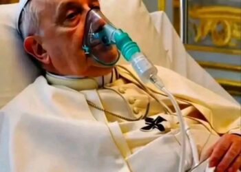 Pope Francis Battles Pneumonia, Shows Signs of Kidney Failure