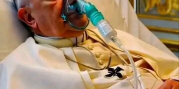 Pope Francis Battles Pneumonia, Shows Signs of Kidney Failure