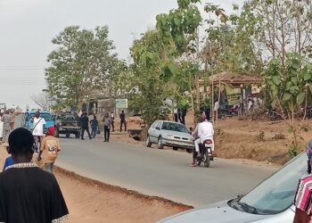 Gunshots as APC, PDP Thugs Clash Over Osun LG Secretariats