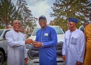 Aiyedatiwa Boosts Local Governance, Hands Over Vehicles to 18 Council Chiefs