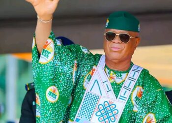 Akwa Ibom Governor Umo Eno Dumps PDP, Joins APC