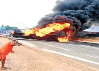 Multiple Vehicles Burnt As Fuel Tanker Explodes On Lagos-Ibadan Expressway