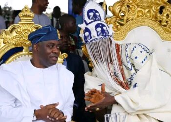 Makinde Reinstates Eleruwa, Monarch Pledges Peace and Development