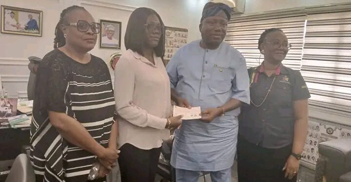 Lagos Govt Gives N10m Prize to LASU First-Class Graduate