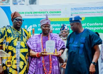 Olowu of Owu Kuta Bags UNESCO-TOFAC Cultural Preservation Award