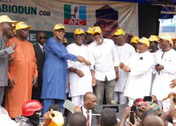 Akinlade, Ogundele, Atobatele Lead Thousands to APC in Ogun