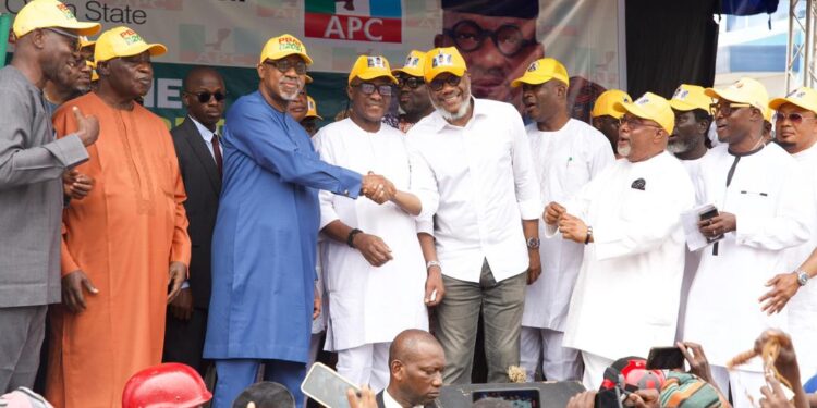 Akinlade, Ogundele, Atobatele Lead Thousands to APC in Ogun