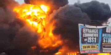 Fire Guts Vehicles as Tanker Bursts into Flames in Ibadan