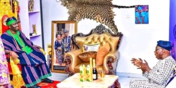 Obasanjo Visits Alaafin as Dispute With Ooni of Ife Deepens