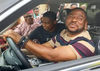 After Fire Disaster, Gov. Makinde Surprises Yinka Ayefele with SUV