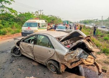 Three Injured as Car Rams Tricycle, Bus on Lagos-Abeokuta Road