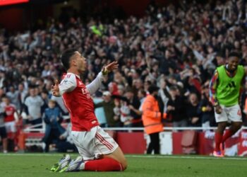 Martinelli Strikes Late as Arsenal Hold Man City to 1-1 Draw