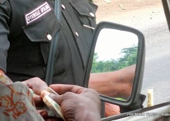 ‘I Lose My Job, I Take Your Life’: Lagos Cop Threatens Citizen Journalist