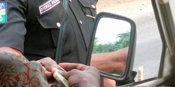 ‘I Lose My Job, I Take Your Life’: Lagos Cop Threatens Citizen Journalist