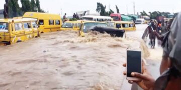 Motorists, Commuters Stranded as Flood Overtakes Lagos Roads