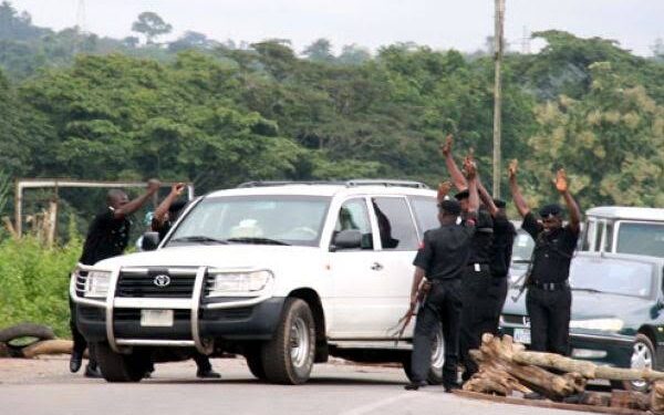 Police checkpoints on Idiroko–Owode road now 52, lawmakers raise alarm