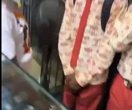 Fake Alert Scam: Two Schoolboys Arrested While Trying to Buy iPhone 17 Pro Max