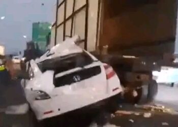 Driver injured as truck, car collide on Lagos bridge