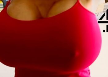 Hungry, Broke Men More Attracted to Bigger Breasts, Study Finds