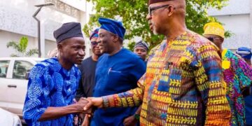 FG, Ogun Govt Reward Nigeria’s Overall Best Teacher with House, Car