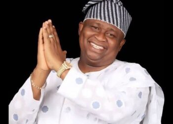 Senator Adeola Sponsors WAEC Fees for 2,000 Indigent Ogun Students