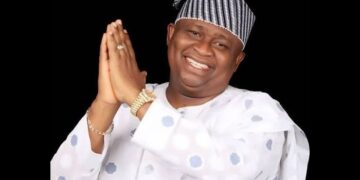 Senator Adeola Sponsors WAEC Fees for 2,000 Indigent Ogun Students