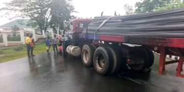 Trailer Driver Escapes As Vehicle Rams Into FMC Umuahia Fence