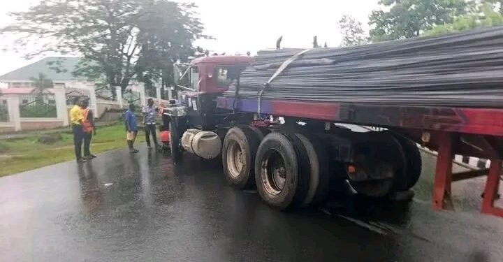 Trailer Driver Escapes As Vehicle Rams Into FMC Umuahia Fence