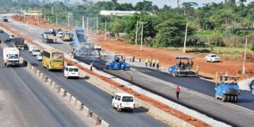 FG Diverts Traffic At Magboro For Gantry Installation