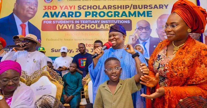 Yayi Rewards Seven-Year-Old Artist with ₦2.5m, Full University Scholarship