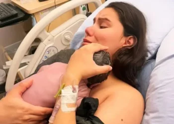 Canadian woman gives birth in sleep, discovers newborn under blanket