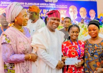 Yayi Awards Scholarships to 5,513 Ogun Students, Defends Programme Against Politics