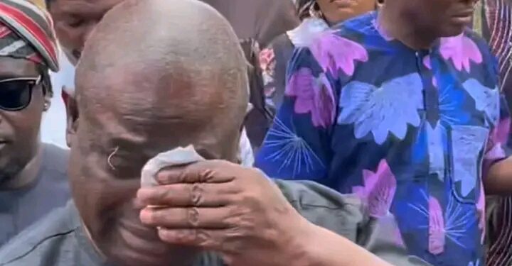 Yinka Quadri Breaks Down In Tears At Ogogo’s Burial