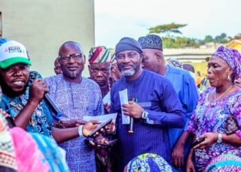 2027: APC Council Deepens Grassroots Mobilisation, Gives N10,000 to 50 Members in Abeokuta