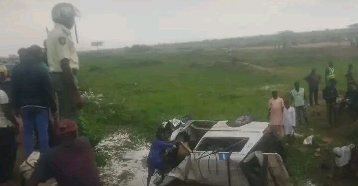 Three Women Killed, 10 Injured as Vehicle Plunges From Lagos-Ibadan Expressway Bridge