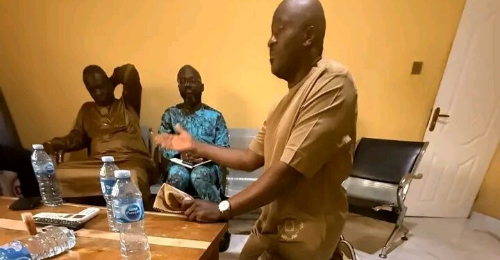 Desmond Elliot Kneels, Apologises to Gbajabiamila Over APC Primary Dispute
