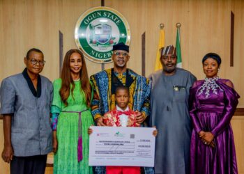 Oluremi Tinubu fulfils ₦10m education pledge to 12-year-old Ogun artist