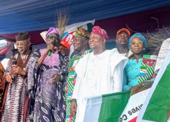 2027: Ex-Ogun PDP chair, Ogundele, Bankole, others defect to APC