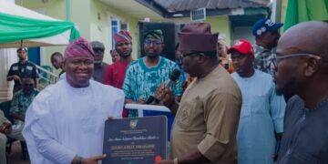 2027: Senator Adeola Yayi woos Ogun journalists, pledges N50m NUJ site fund, new bus