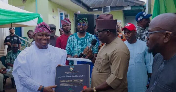 2027: Senator Adeola Yayi woos Ogun journalists, pledges N50m NUJ site fund, new bus