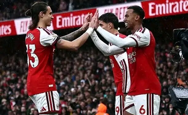 EPL: Arsenal Beat Everton 2-0 to Draw Level With Man City