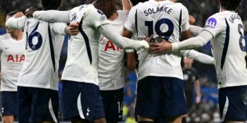 Tottenham Beat Chelsea 2-0 As Palmer Sees Red At Stamford Bridge